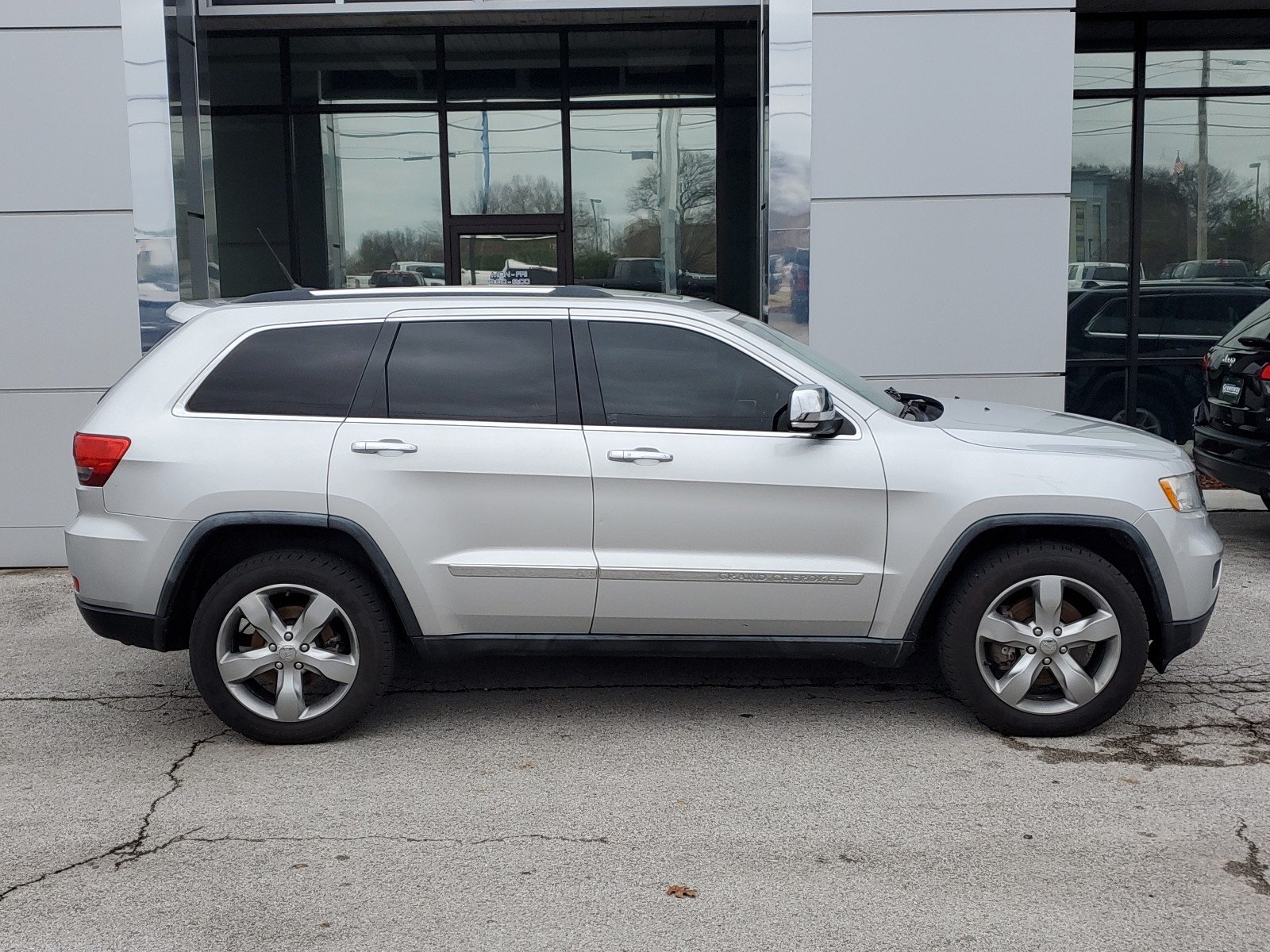 Pre Owned 2011 Jeep Grand Cherokee Limited With Navigation 4wd